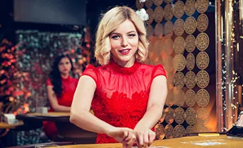 Đội ngũ chuyên nghiệp của FA88 APK làm việc cùng nhau